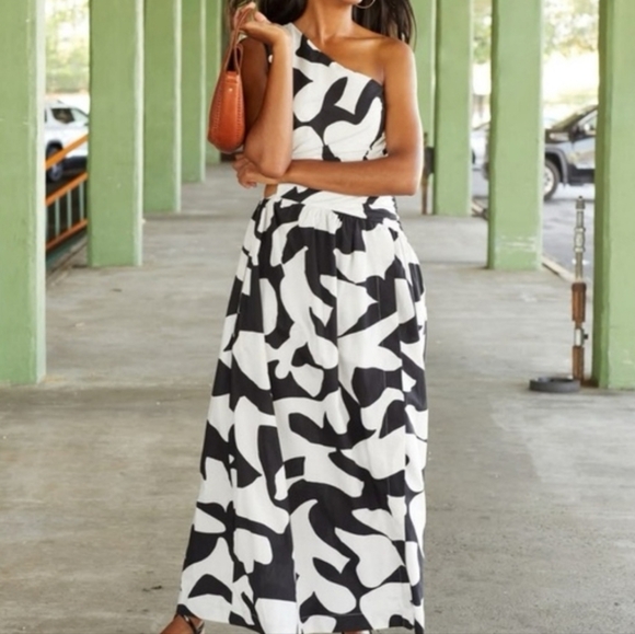 Abercrombie & Fitch Dresses & Skirts - Abercrombie & FItch Black White Abstract One Shoulder Cut Out Maxi Dress Medium